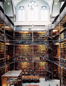 fotografía-Candida-Höfer-Biblioteca-del-Rijksmusuem-Ámsterdam